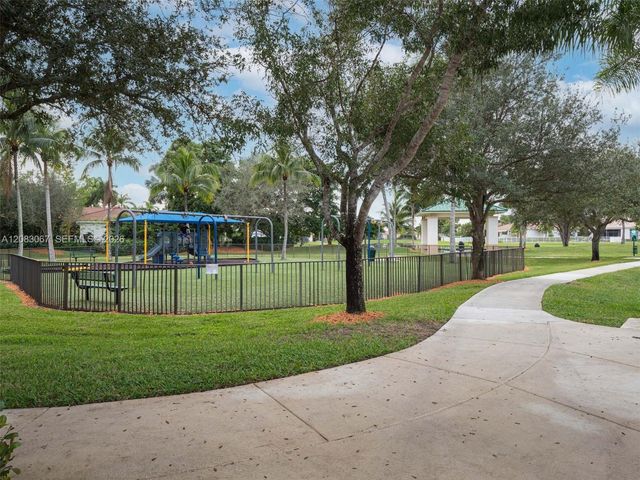 2552 Jardin Lane, Weston, FL 33327