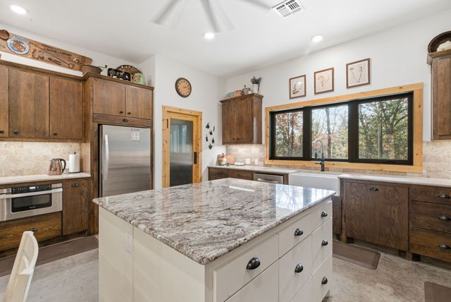 114 Bear Cat Court, Alvord, TX 76225