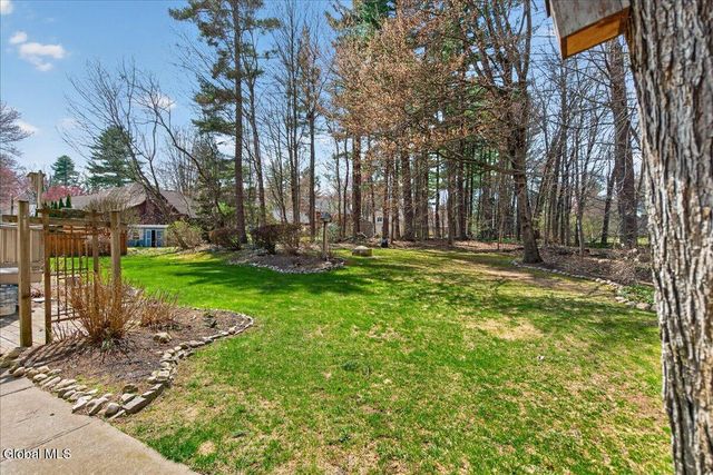 10 Timberwick Drive, Halfmoon, NY 12065