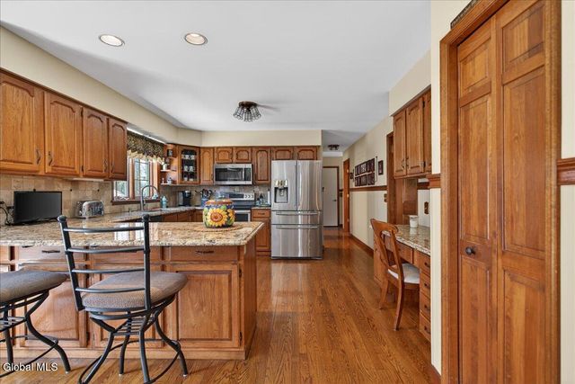 10 Timberwick Drive, Halfmoon, NY 12065