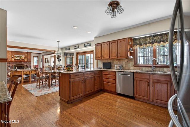 10 Timberwick Drive, Halfmoon, NY 12065