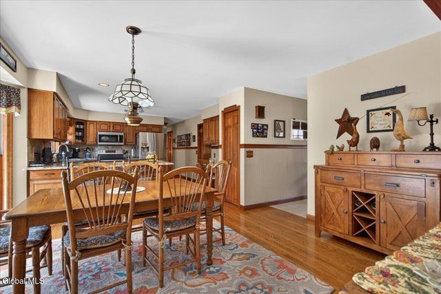 10 Timberwick Drive, Halfmoon, NY 12065