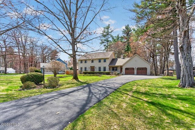 10 Timberwick Drive, Halfmoon, NY 12065