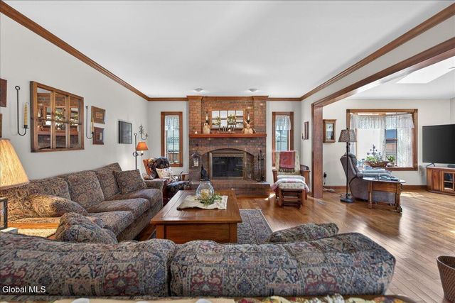 10 Timberwick Drive, Halfmoon, NY 12065