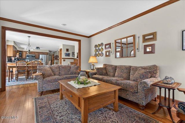 10 Timberwick Drive, Halfmoon, NY 12065
