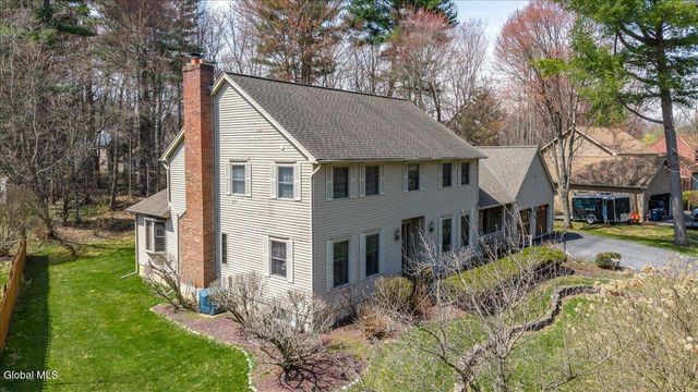 10 Timberwick Drive, Halfmoon, NY 12065