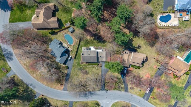 10 Timberwick Drive, Halfmoon, NY 12065