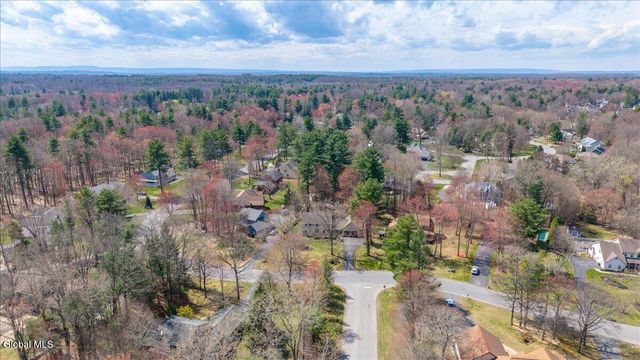 10 Timberwick Drive, Halfmoon, NY 12065