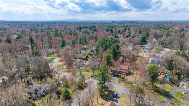 10 Timberwick Drive, Halfmoon, NY 12065
