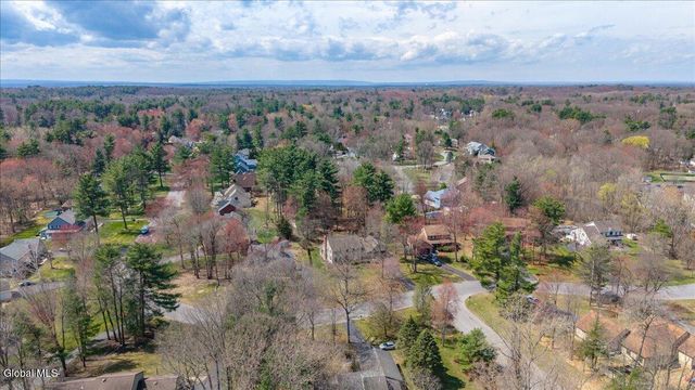 10 Timberwick Drive, Halfmoon, NY 12065