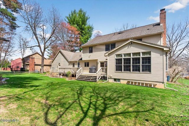 10 Timberwick Drive, Halfmoon, NY 12065