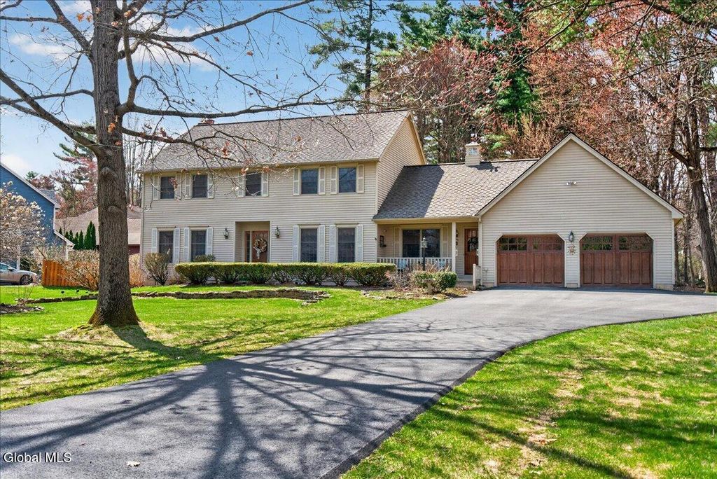 10 Timberwick Drive, Halfmoon, NY 12065