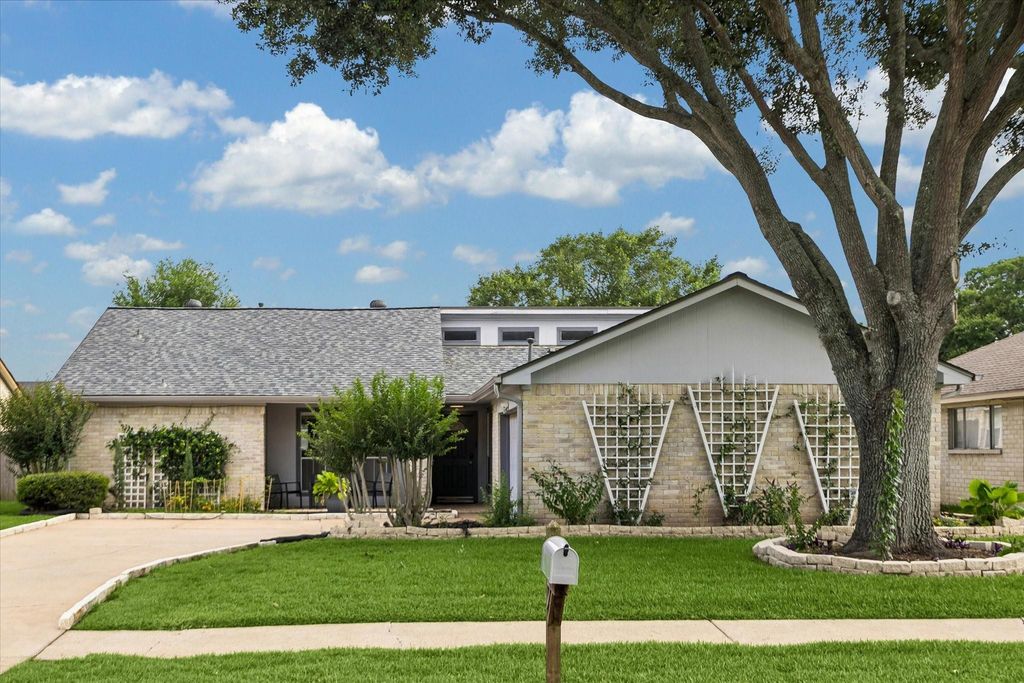 1903 Mustang Springs Drive, Missouri City, TX 77459