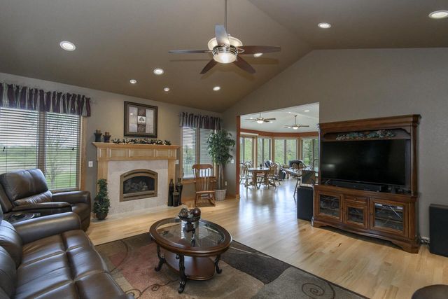 S103W22145 Kelsey AVENUE, Big Bend, WI 53103