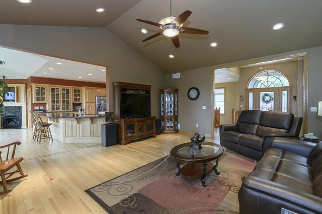 S103W22145 Kelsey AVENUE, Big Bend, WI 53103