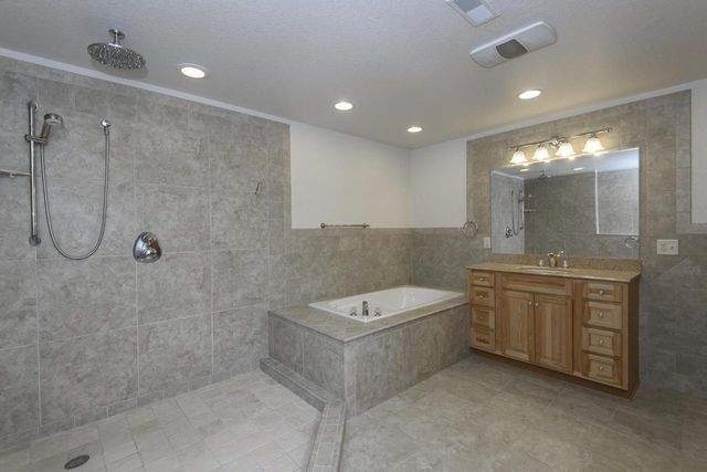 S103W22145 Kelsey AVENUE, Big Bend, WI 53103