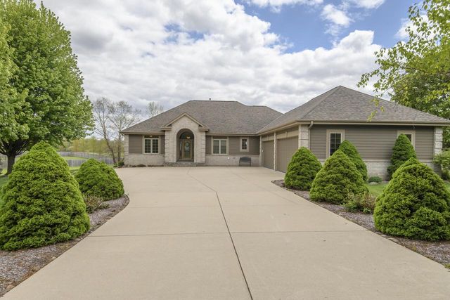 S103W22145 Kelsey AVENUE, Big Bend, WI 53103