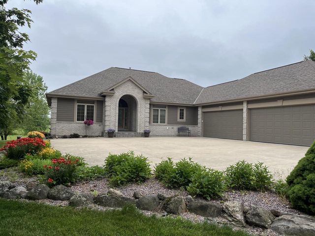 S103W22145 Kelsey AVENUE, Big Bend, WI 53103