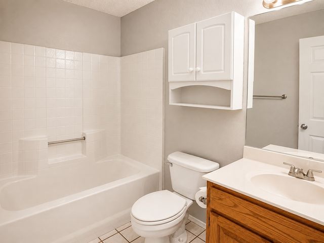 617 Pleasant Valley Drive, Burleson, TX 76028