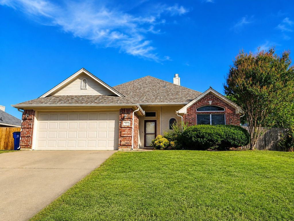617 Pleasant Valley Drive, Burleson, TX 76028