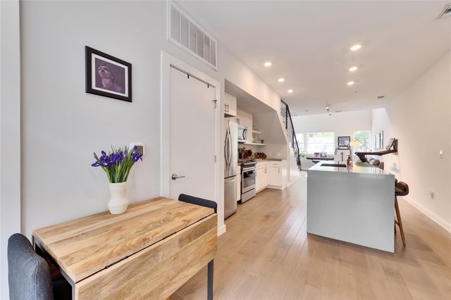 2002 E 7th ST 230, Austin, TX 78702