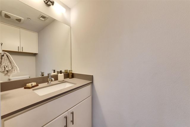 2002 E 7th ST 230, Austin, TX 78702