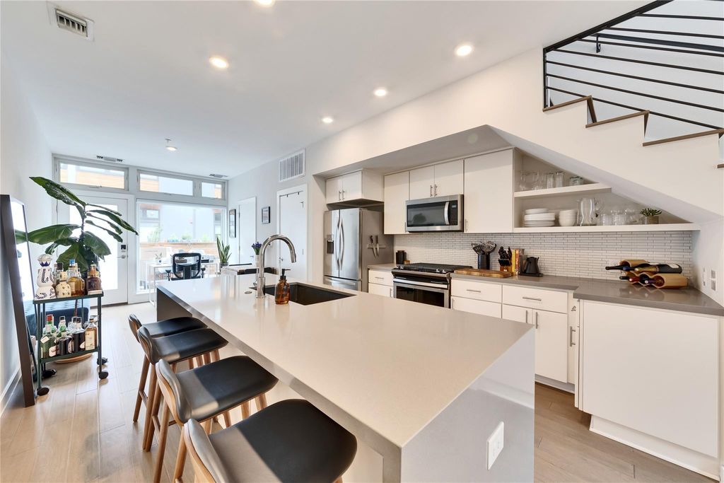 2002 E 7th ST 230, Austin, TX 78702