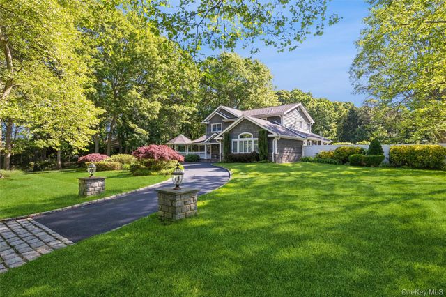 5 Blossom Street, Dix Hills, NY 11746