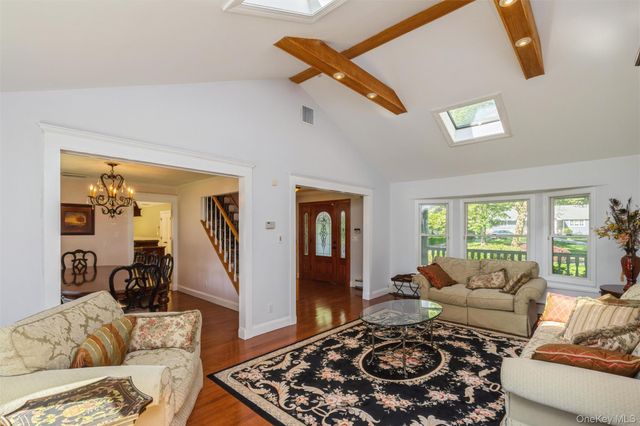 5 Blossom Street, Dix Hills, NY 11746
