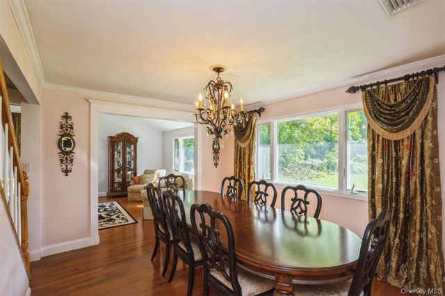 5 Blossom Street, Dix Hills, NY 11746