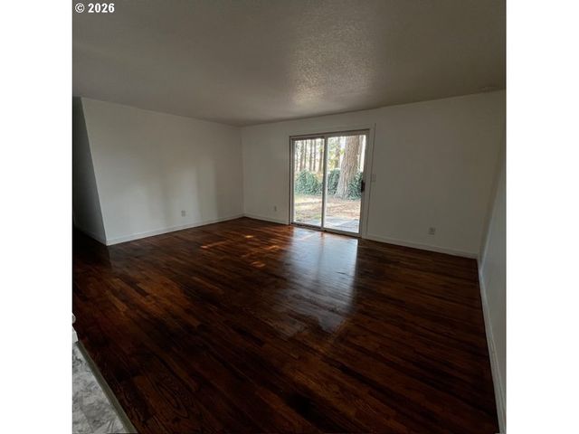 18630 Se YAMHILL Cir, Portland, OR 97233