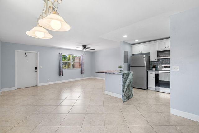 566 Saxony L, Delray Beach, FL 33446