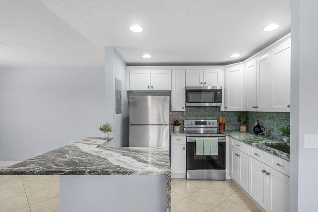 566 Saxony L, Delray Beach, FL 33446