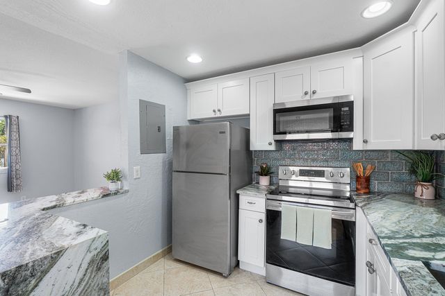566 Saxony L, Delray Beach, FL 33446