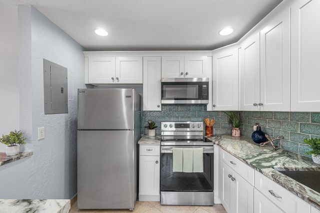 566 Saxony L, Delray Beach, FL 33446