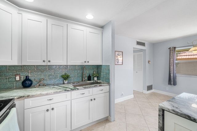 566 Saxony L, Delray Beach, FL 33446