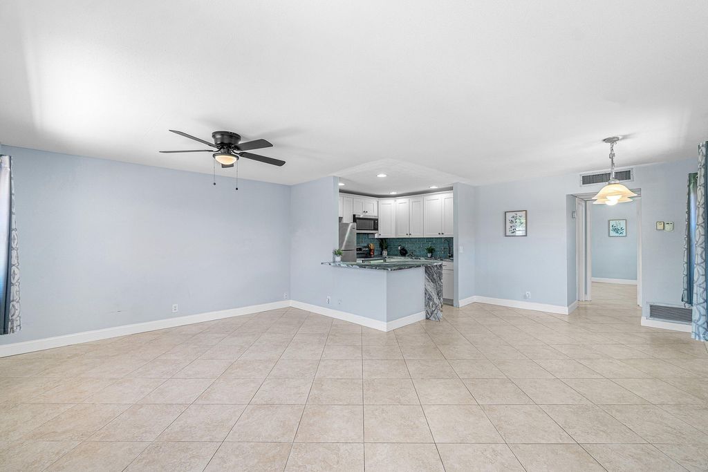 566 Saxony L, Delray Beach, FL 33446