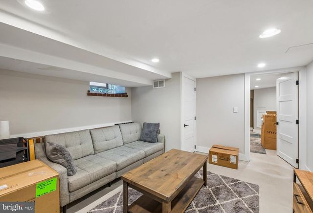 357 LEMONTE ST, Philadelphia, PA 19128