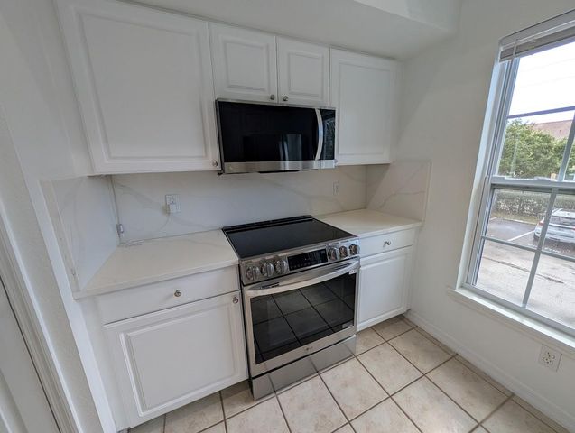 5691 BIDWELL PARKWAY 201, Sarasota, FL 34233