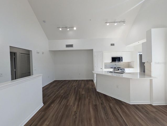 5691 BIDWELL PARKWAY 201, Sarasota, FL 34233