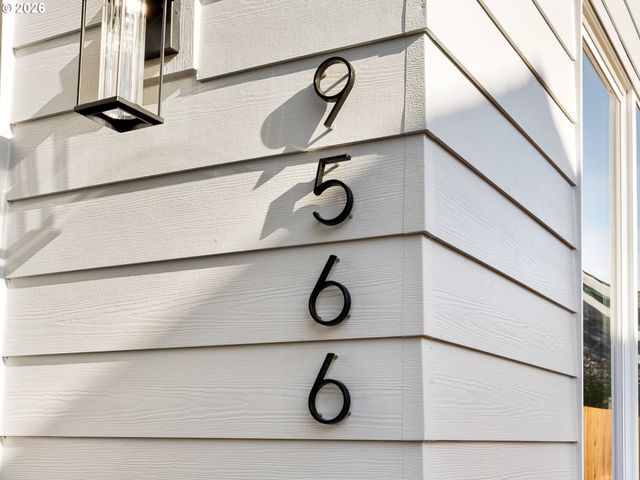 9566 N Buchanan Ave, Portland, OR 97203