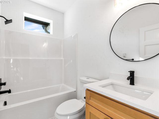 9566 N Buchanan Ave, Portland, OR 97203