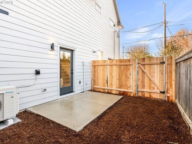 9566 N Buchanan Ave, Portland, OR 97203