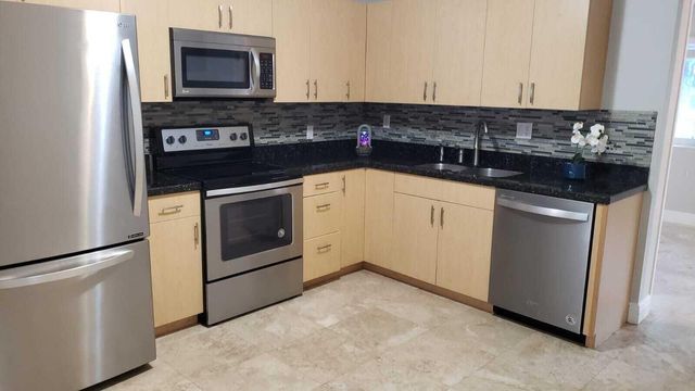 2210 NE 36th Street A&b, Lighthouse Point, FL 33064