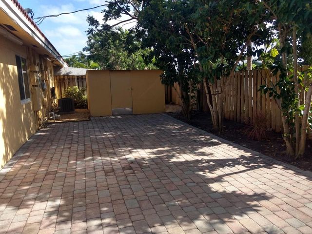 2210 NE 36th Street A&b, Lighthouse Point, FL 33064