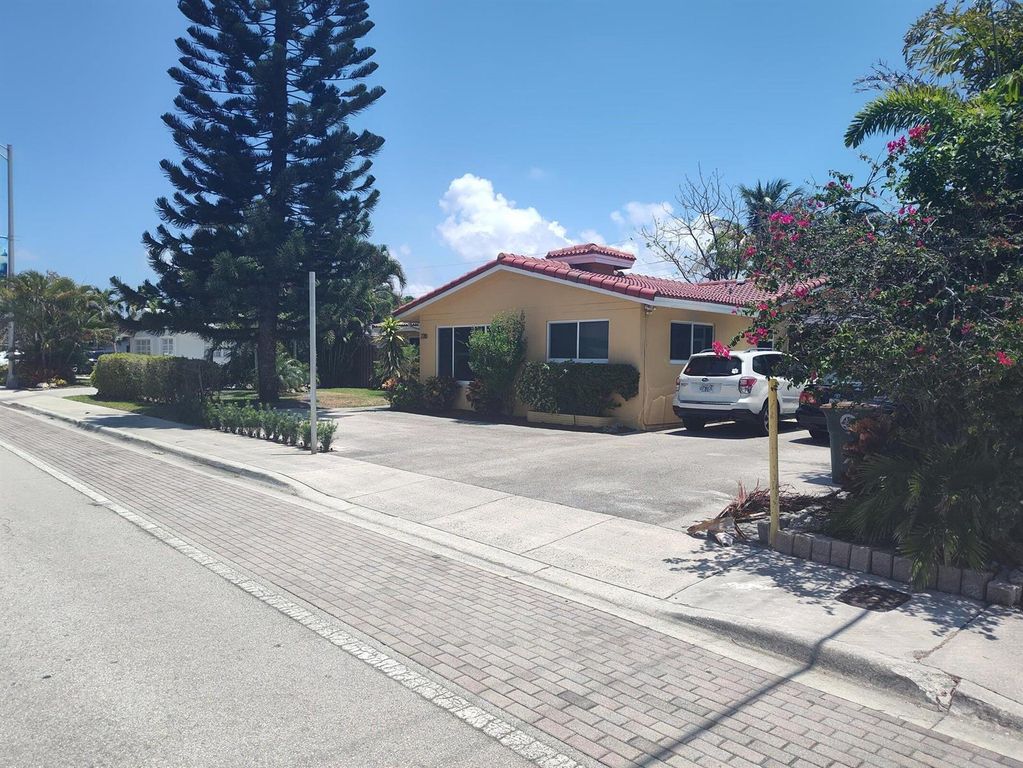 2210 NE 36th Street A&b, Lighthouse Point, FL 33064