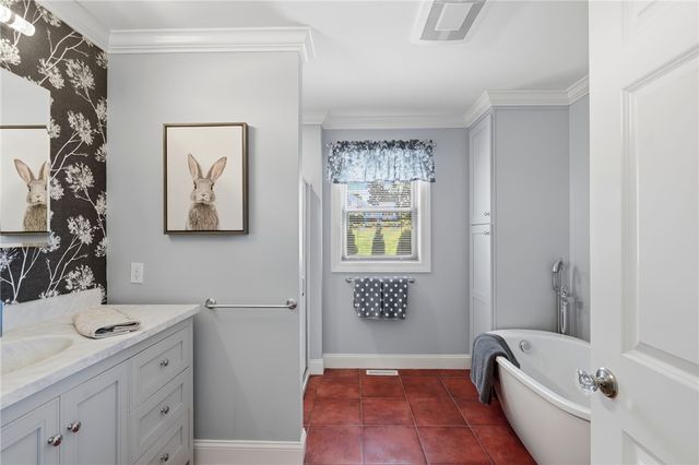 66 Mare Terrace, Portsmouth, RI 02871