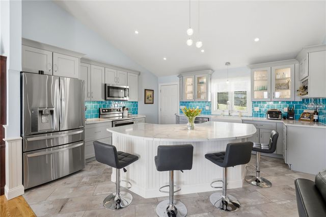 66 Mare Terrace, Portsmouth, RI 02871