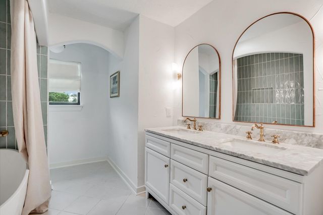 56 Woodcreek DR, Wimberley, TX 78676
