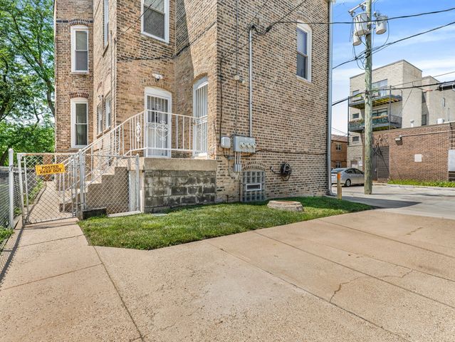 4749 N Long Avenue 1, Chicago, IL 60630